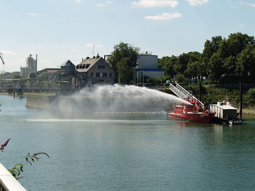 Feuerloeschboot 10-2      P155.JPG